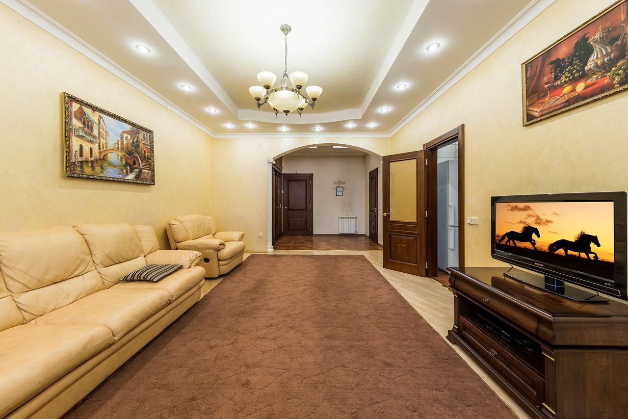 Apartment In The City Center Kiev Exterior foto